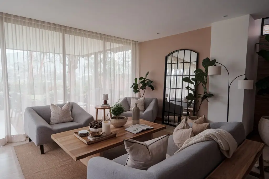 Cortinas de diseño interior Blackout en sala con luz natural